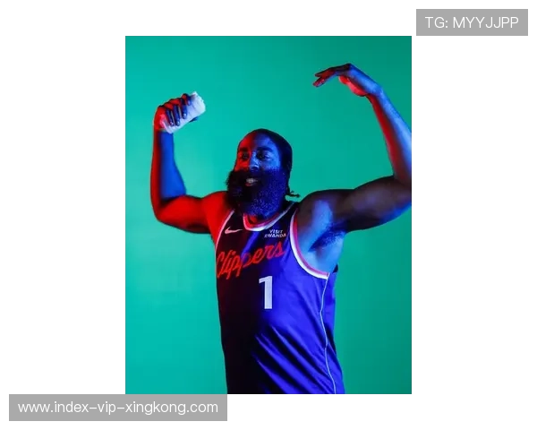 哈登孤立无援:篮坛传奇背后的艰辛与挣扎 哈登孤立无援:篮坛传奇背后的艰辛与挣扎