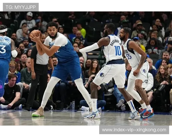 唐斯强攻造出空位给队友轻松得分，森林狼攻势凶猛