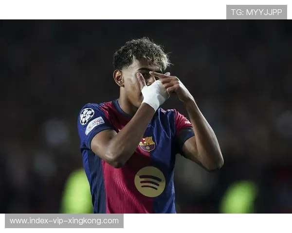 欧冠边路内切弧线球直挂死角，观众尖叫！